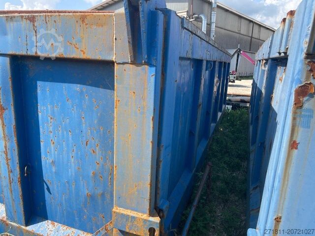 Roll-off container  CONTAINER SCARRABILE USATO A CIELO APERTO