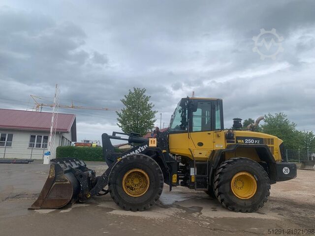WHEEL LOADER Komatsu WA250PZ-6