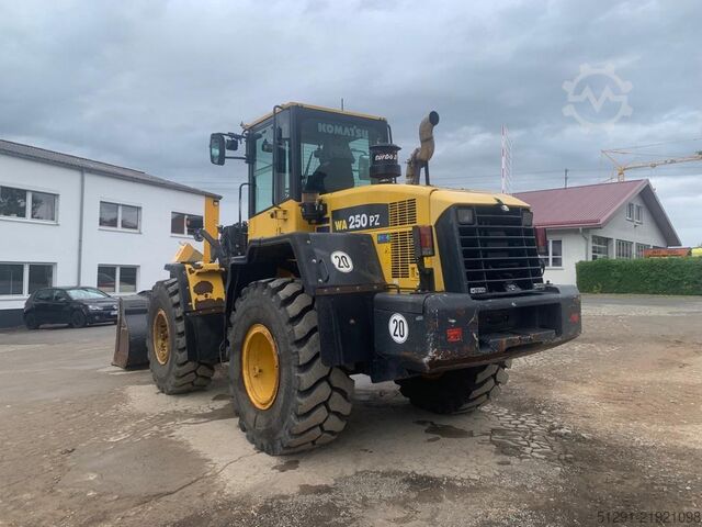 WHEEL LOADER Komatsu WA250PZ-6