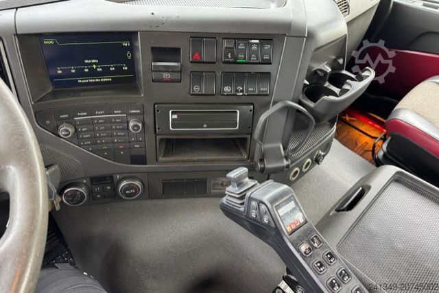 Roll-off tipper truck VOLVO FMX-500 8x4 Tridem Hiab 26T