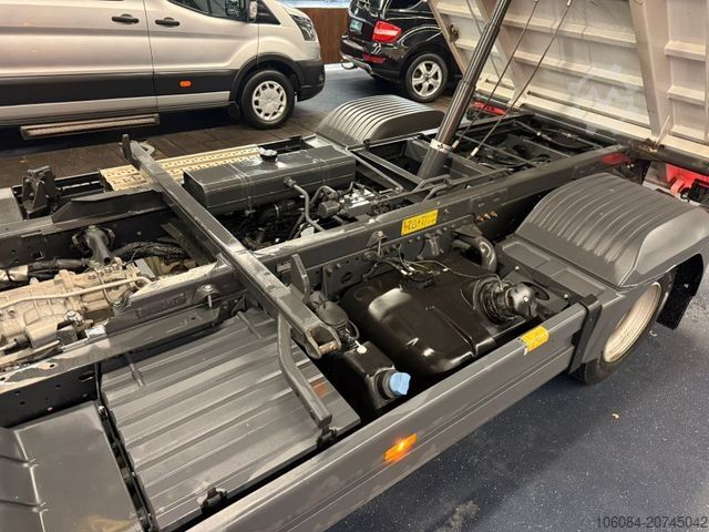 Tipper van MERCEDES-BENZ Atego 818 Meiller 3 Seiten Kipper 2xAHK Kipphydr