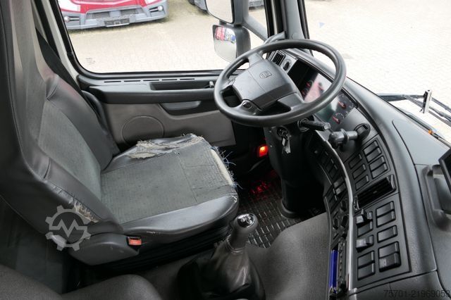 Flatbed truck with tarp VOLVO FM9-260 Koffer Blatt/Luft alte Tacho LBW