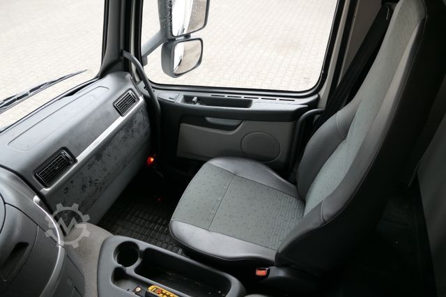 Flatbed truck with tarp VOLVO FM9-260 Koffer Blatt/Luft alte Tacho LBW