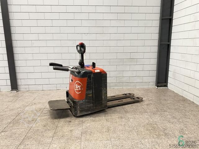 Pallet truck BT LPE240