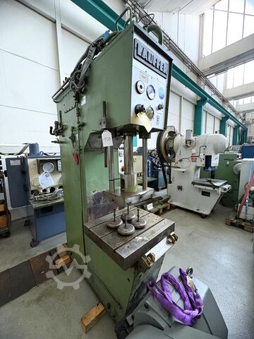 Hydraulic press LAUFFER Hydraulikpresse