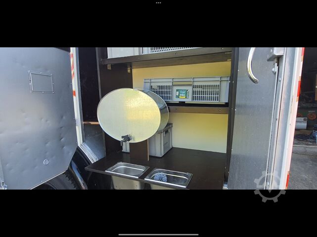 Standard tractor unit Mercedes Benz L710