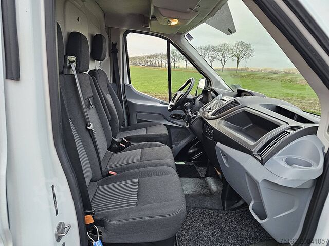 High-roof van FORD TRANSIT