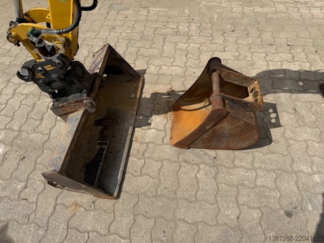 Mini excavator CATERPILLAR 302 CR / Powertilt / Deutsche Maschine