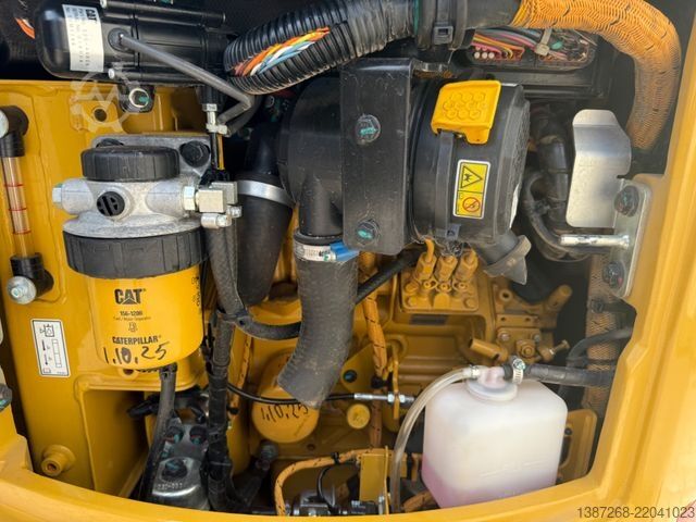 Mini excavator CATERPILLAR 302 CR / Powertilt / Deutsche Maschine