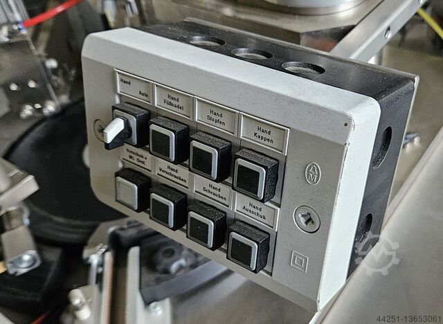 Sortier-, Zuführ- und Aufsetzmaschine Sortier-, Zuführ- und Aufsetzmaschine