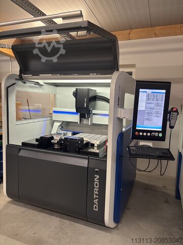 Vertikales Bearbeitungszentrum Datron M8Cube