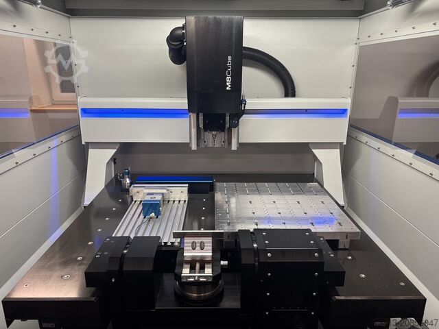 Vertikales Bearbeitungszentrum Datron M8Cube