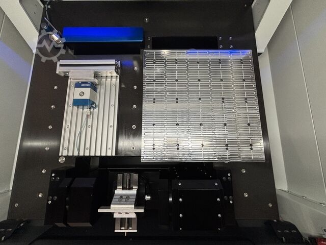 Vertikales Bearbeitungszentrum Datron M8Cube