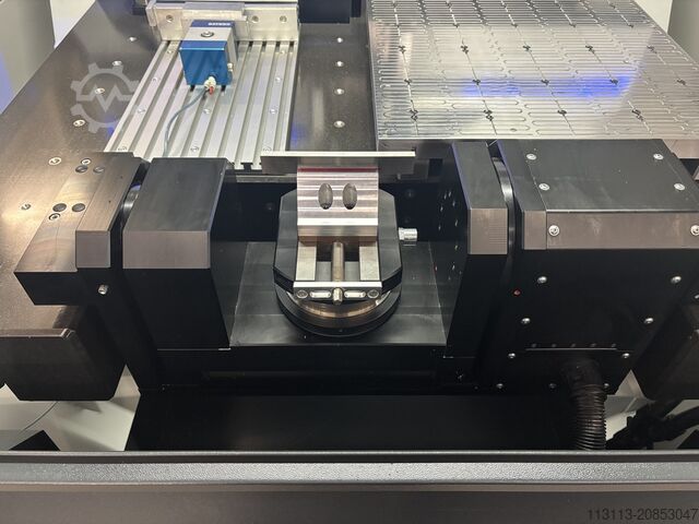 Vertikales Bearbeitungszentrum Datron M8Cube