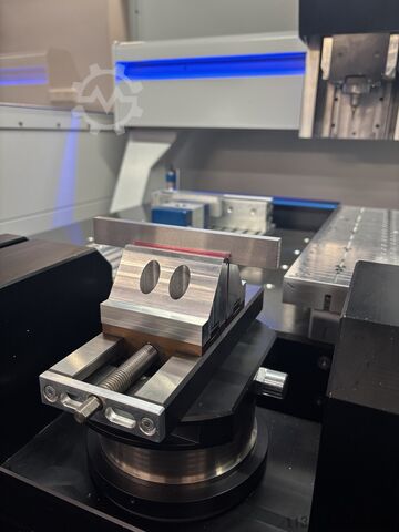 Vertikales Bearbeitungszentrum Datron M8Cube