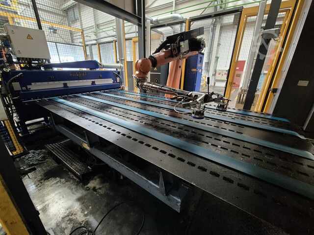 Platinenlader "STR 4" KUKA KR100 R3500 press