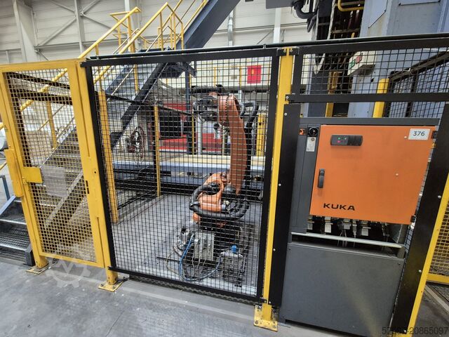 5 Stück Industrieroboter KUKA KR100 R 3500 press