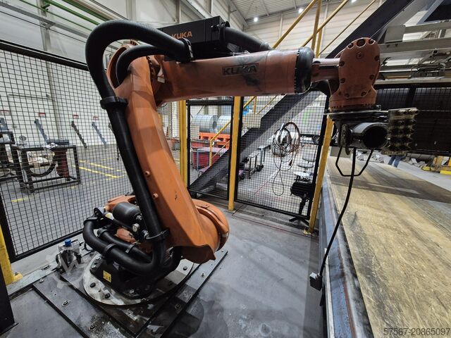 5 Stück Industrieroboter KUKA KR100 R 3500 press