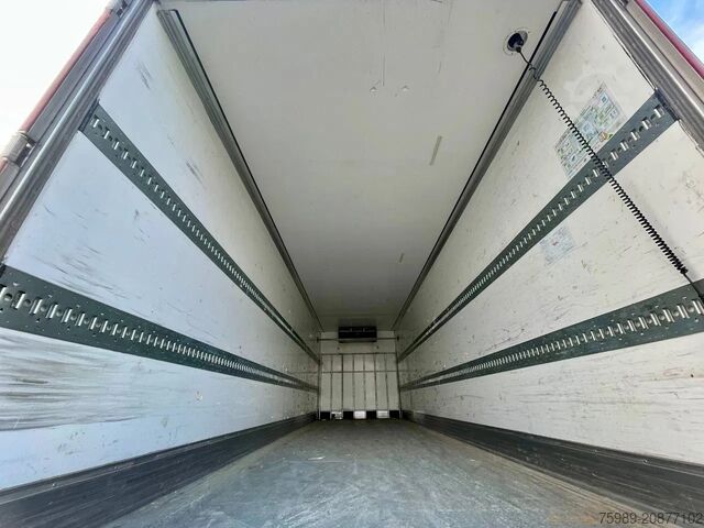 Refrigerated/frozen transport Renault T380 VF611M165MD003883,  6x2,  388567 km, 8.90 ...