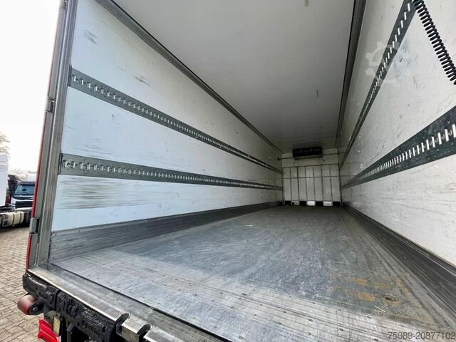 Refrigerated/frozen transport Renault T380 VF611M165MD003883,  6x2,  388567 km, 8.90 ...