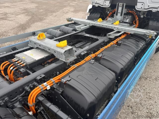 Swap body truck  eActros 400LL MULTIWECHSLER BDF