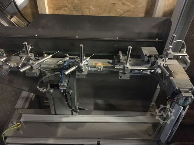 Förder Sortieranlage für kleine Bürsten Das Frölich Band Förderanlage mit Steigförderband