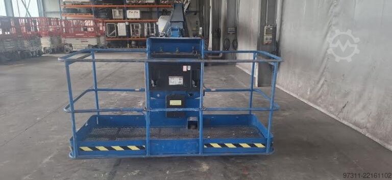Telescopic boom lift Genie S-125