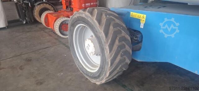 Telescopic boom lift Genie S-125
