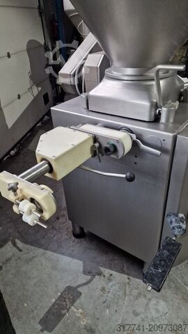 Stuffing machine Handtmann VF612
