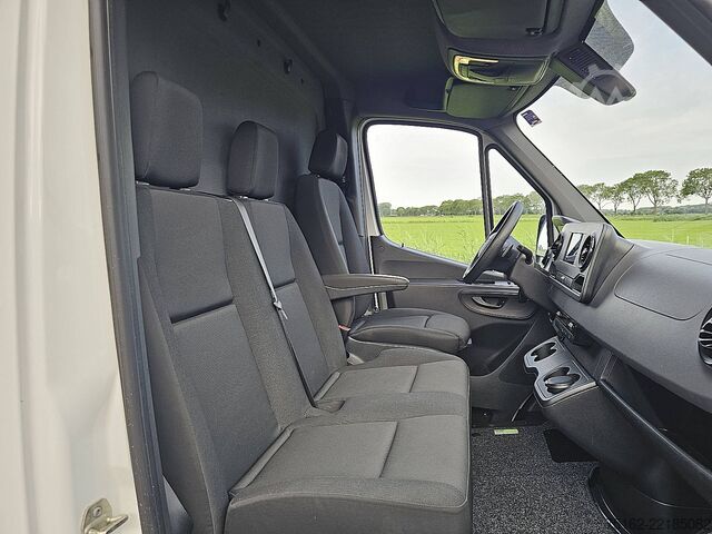 High-roof van MERCEDES-BENZ SPRINTER 317 L3H2 Mbux Automaat!