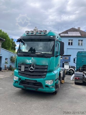 Standard tractor unit MERCEDES-BENZ 1846