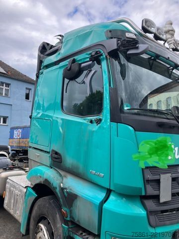 Standard tractor unit MERCEDES-BENZ 1846