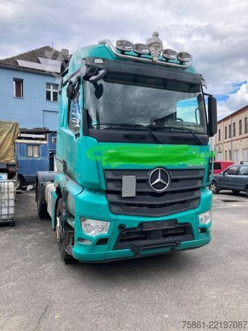 Standard tractor unit MERCEDES-BENZ 1846