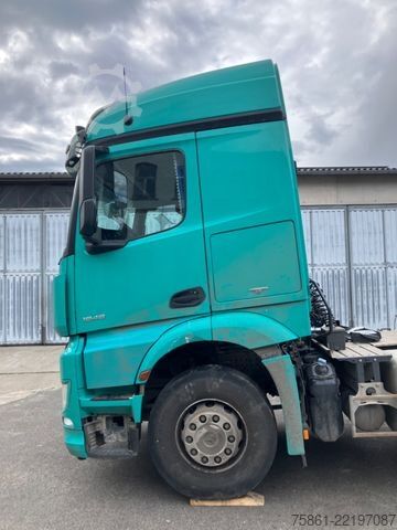 Standard tractor unit MERCEDES-BENZ 1846