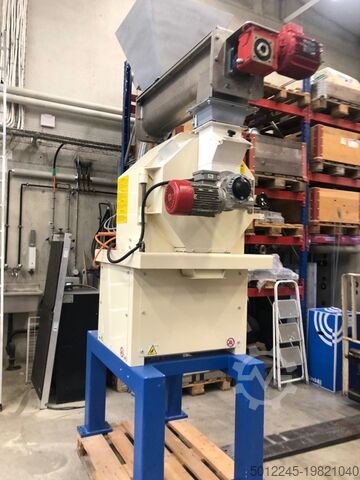 Pellet press  