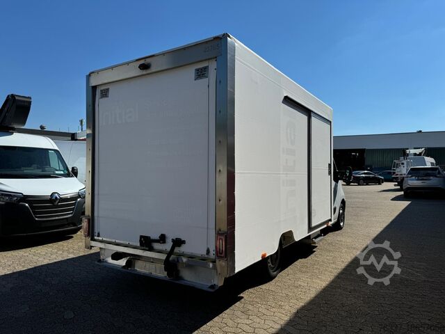 Viehtransporter Renault Master Tiertransporter mit Auffahrramp