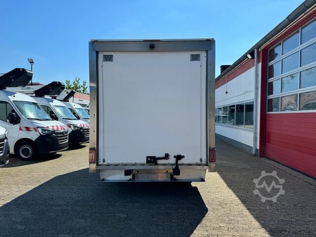 Cattle truck Renault Master Tiertransporter mit Auffahrramp