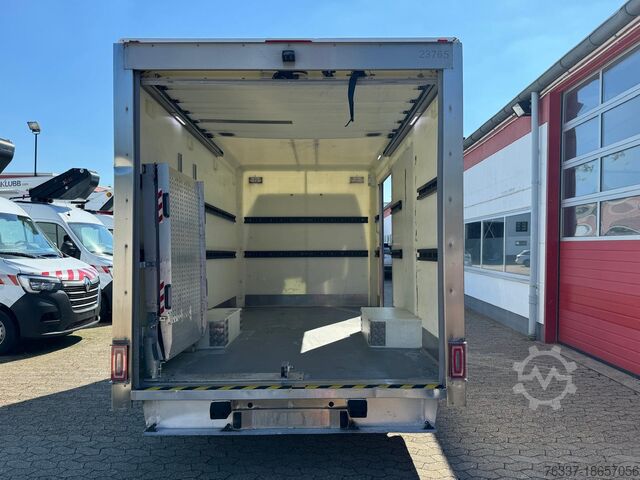 Cattle truck Renault Master Tiertransporter mit Auffahrramp