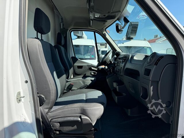 Viehtransporter Renault Master Tiertransporter mit Auffahrramp