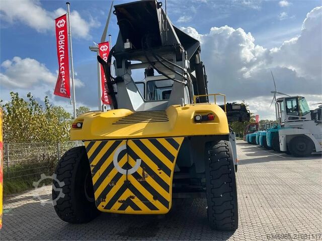 Reachstacker Konecranes SMV 4531 TB5