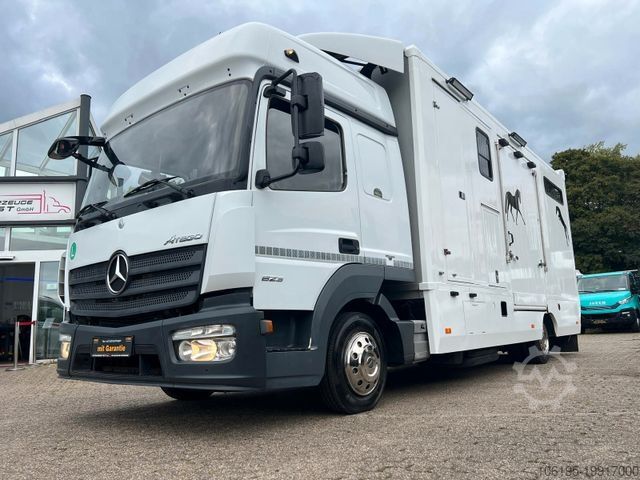 Livestock transporter MERCEDES-BENZ Atego 823 Pferdetransporter *4-Pferde+Zimmer*