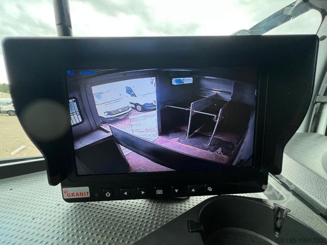 Livestock transporter MERCEDES-BENZ Atego 823 Pferdetransporter *4-Pferde+Zimmer*