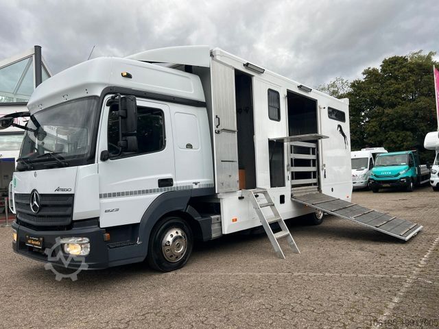 Livestock transporter MERCEDES-BENZ Atego 823 *4.Pferde*Pferdetransporter