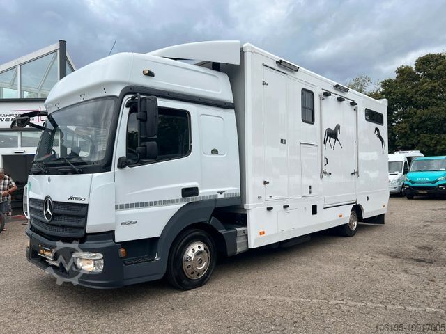 Livestock transporter MERCEDES-BENZ Atego 823 *4.Pferde*Pferdetransporter