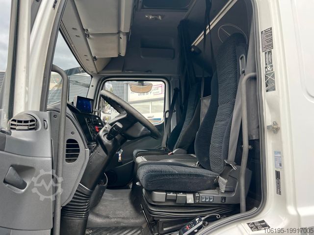 Livestock transporter MERCEDES-BENZ Atego 823 *4.Pferde*Pferdetransporter