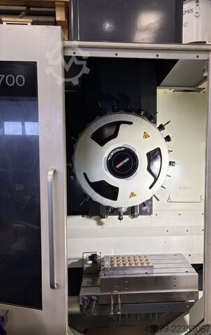 Vertical machining center DMG Milltap 700