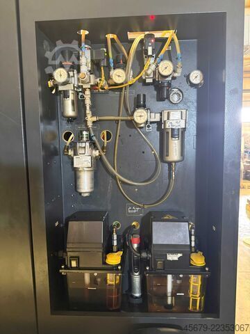 Vertical machining center DMG Milltap 700