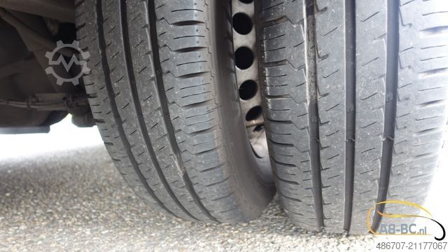 Reisebus MERCEDES-BENZ Sprinter 516 21 Sitze mit großem Gepäck