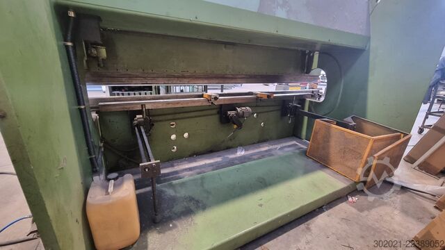 Hydraulische Abkantpresse und Tafelschere Omag 