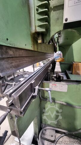 Hydraulische Abkantpresse und Tafelschere Omag 